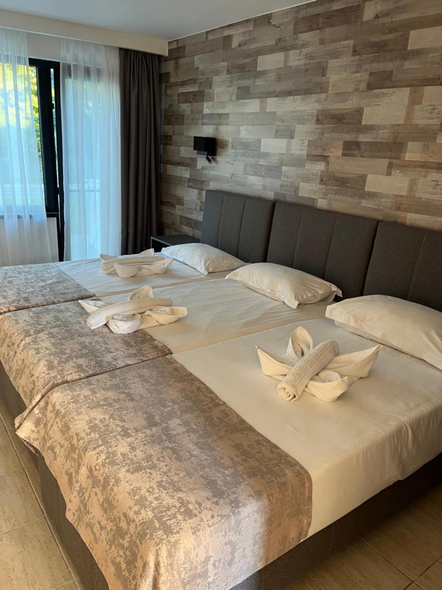 Hotel Selena Boutique เนพทุน ภายนอก รูปภาพ