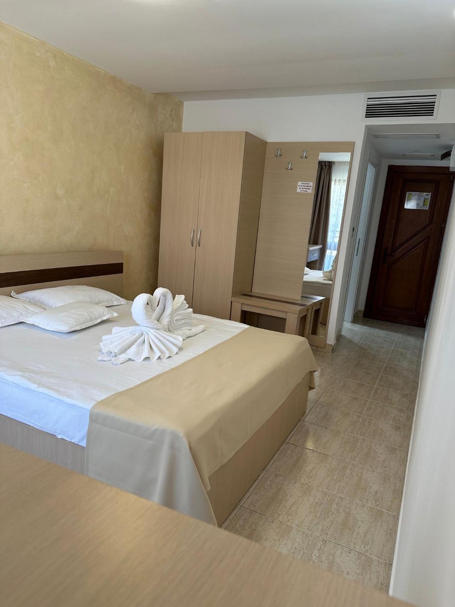 Hotel Selena Boutique เนพทุน ภายนอก รูปภาพ