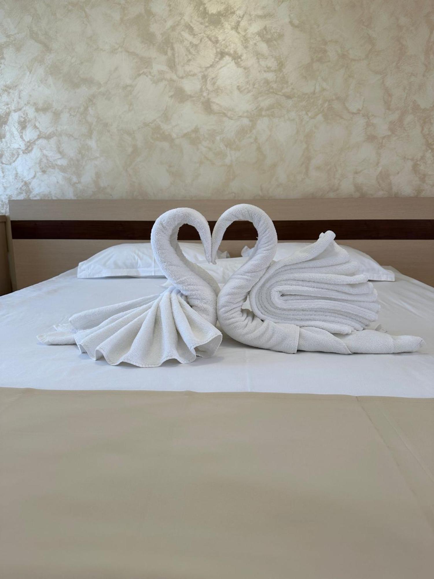 Hotel Selena Boutique เนพทุน ภายนอก รูปภาพ