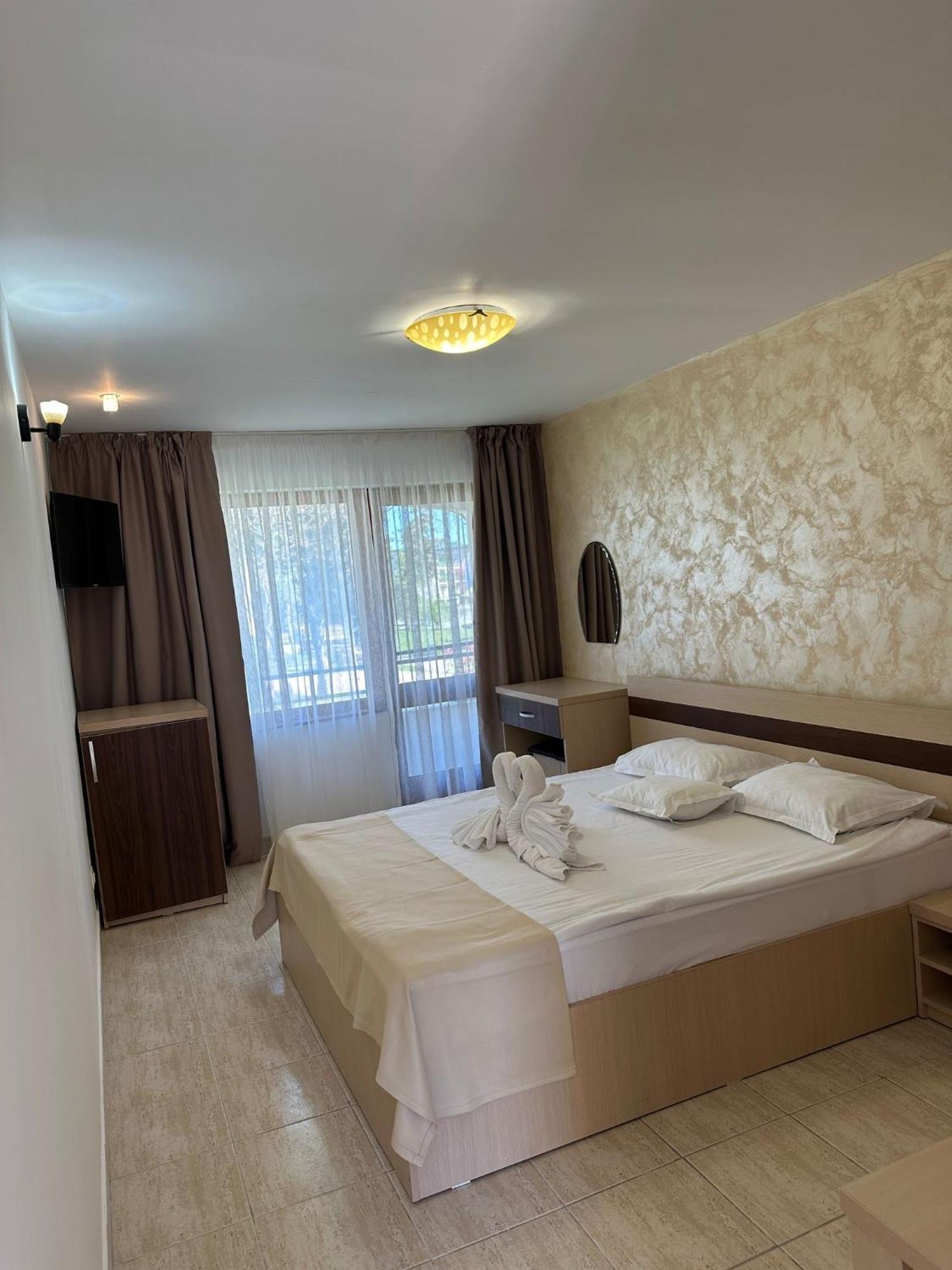 Hotel Selena Boutique เนพทุน ภายนอก รูปภาพ